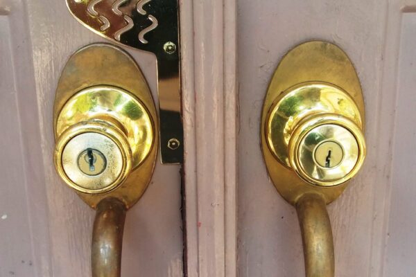 FRONT DOUBLE DOOR - GOLD KIT INSTALLED